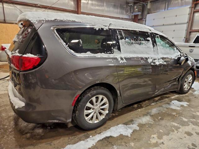 Chrysler Pacifica Touring Image 4