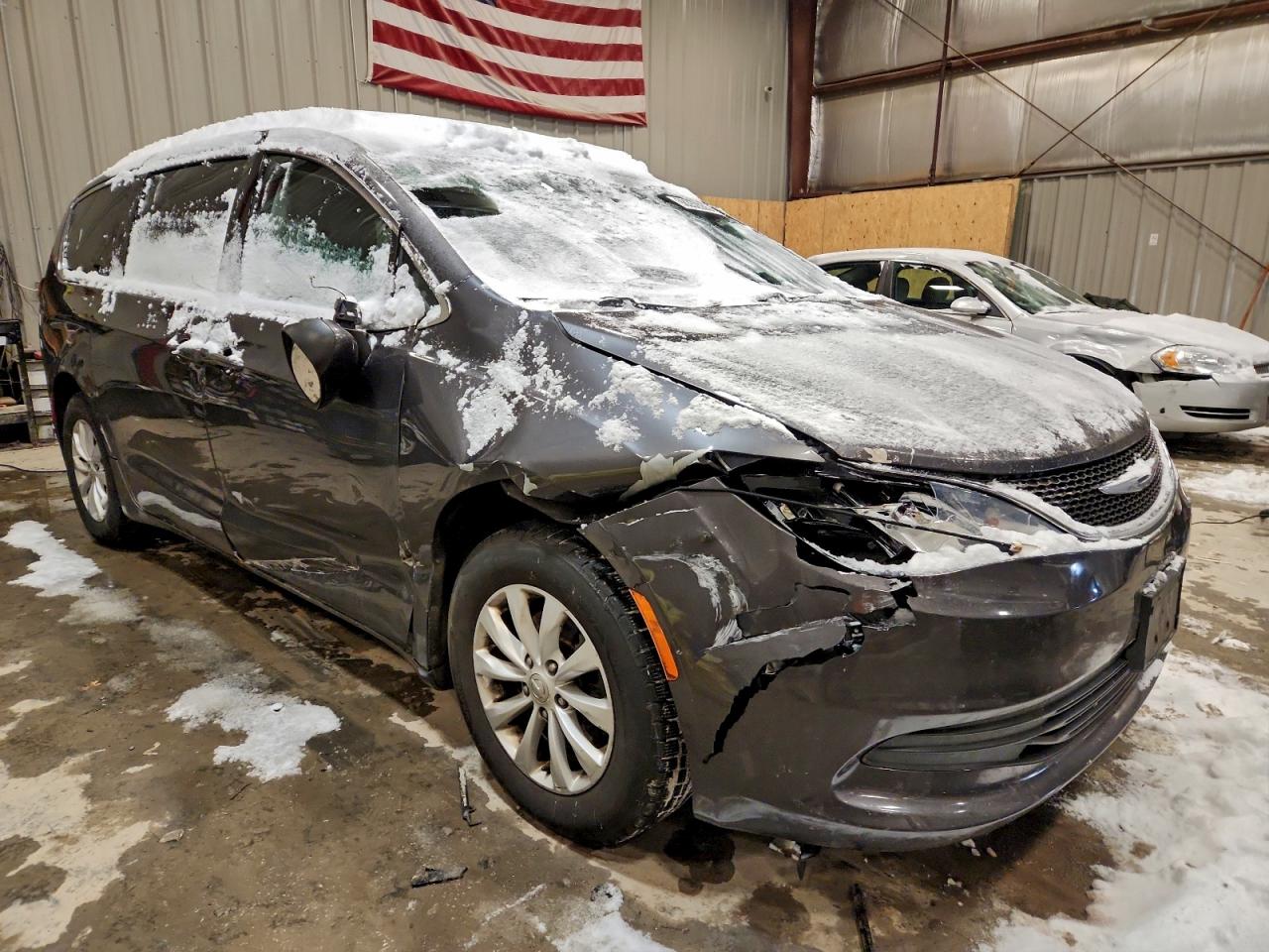 Chrysler Pacifica Touring Image 5