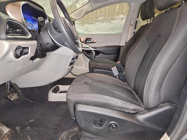 Chrysler Pacifica Touring Image 8