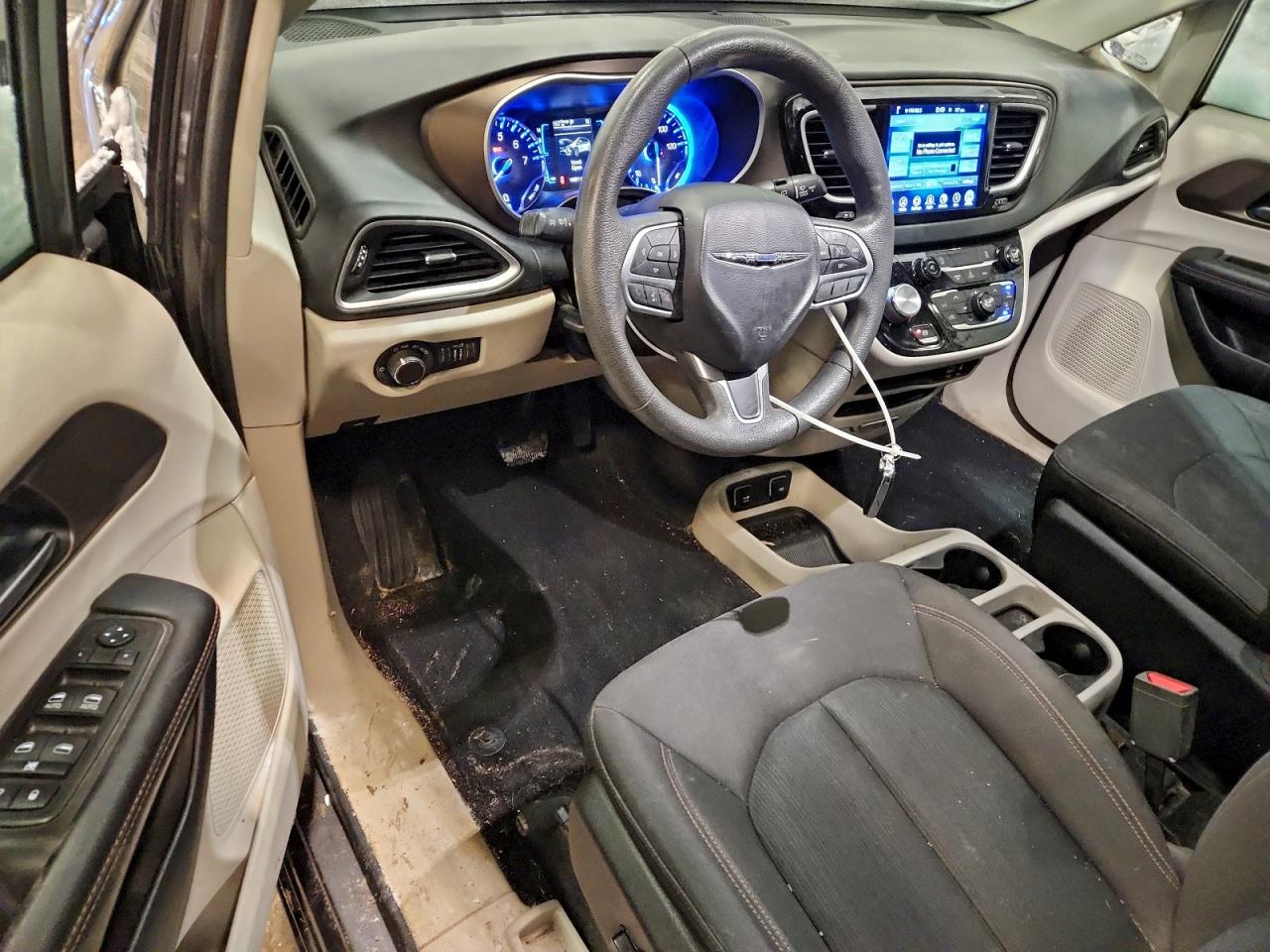 Chrysler Pacifica Touring Image 9