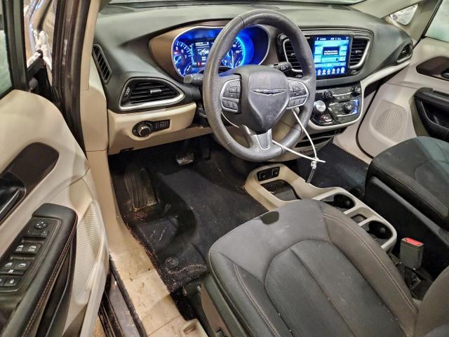 Chrysler Pacifica Touring Image 9