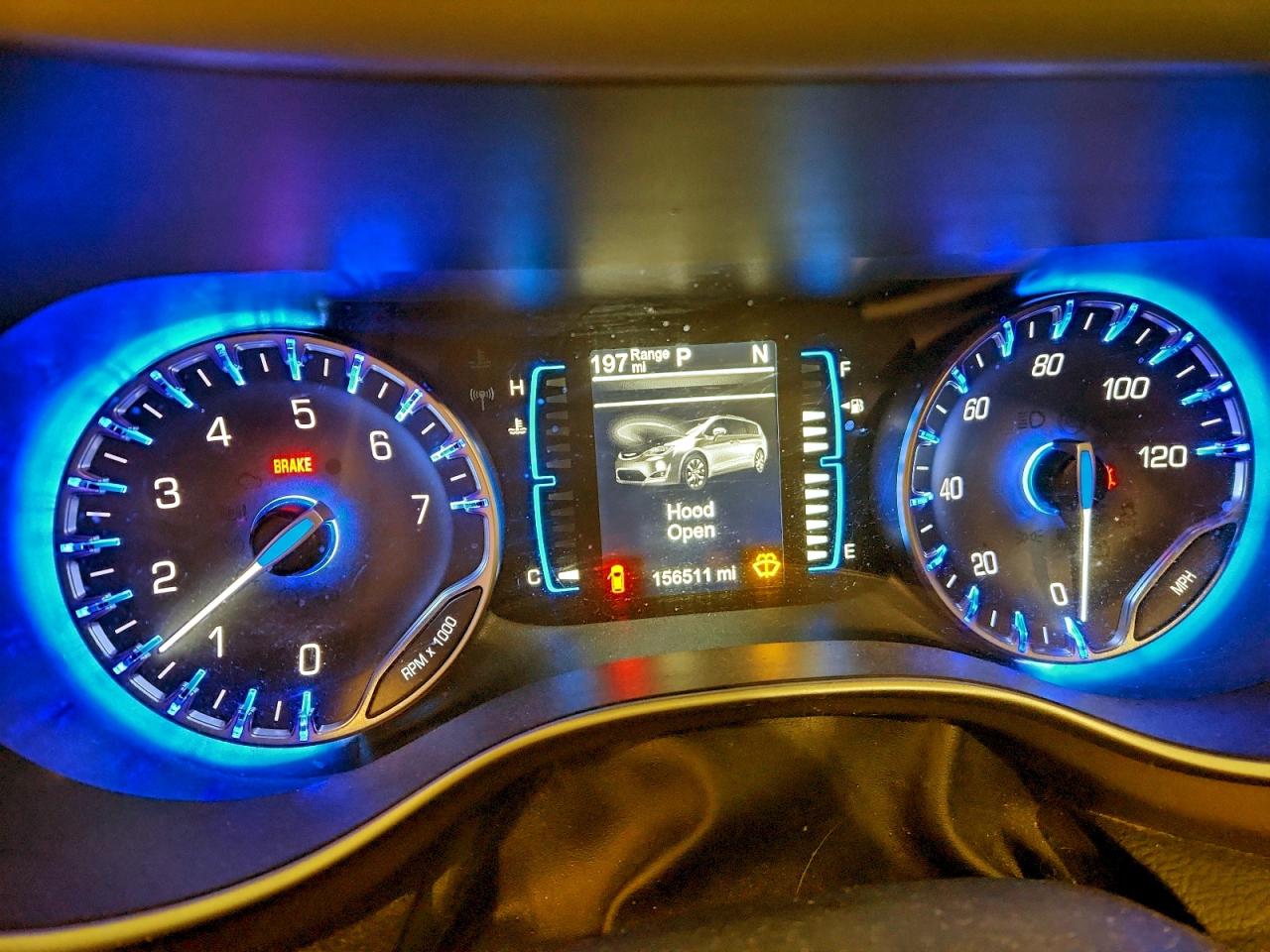 Chrysler Pacifica Touring Image 11