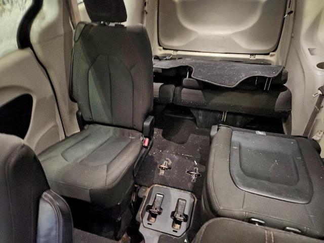 Chrysler Pacifica Touring Image 13