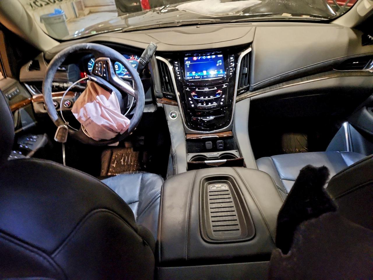 Cadillac Escalade Premium Luxury Image 7