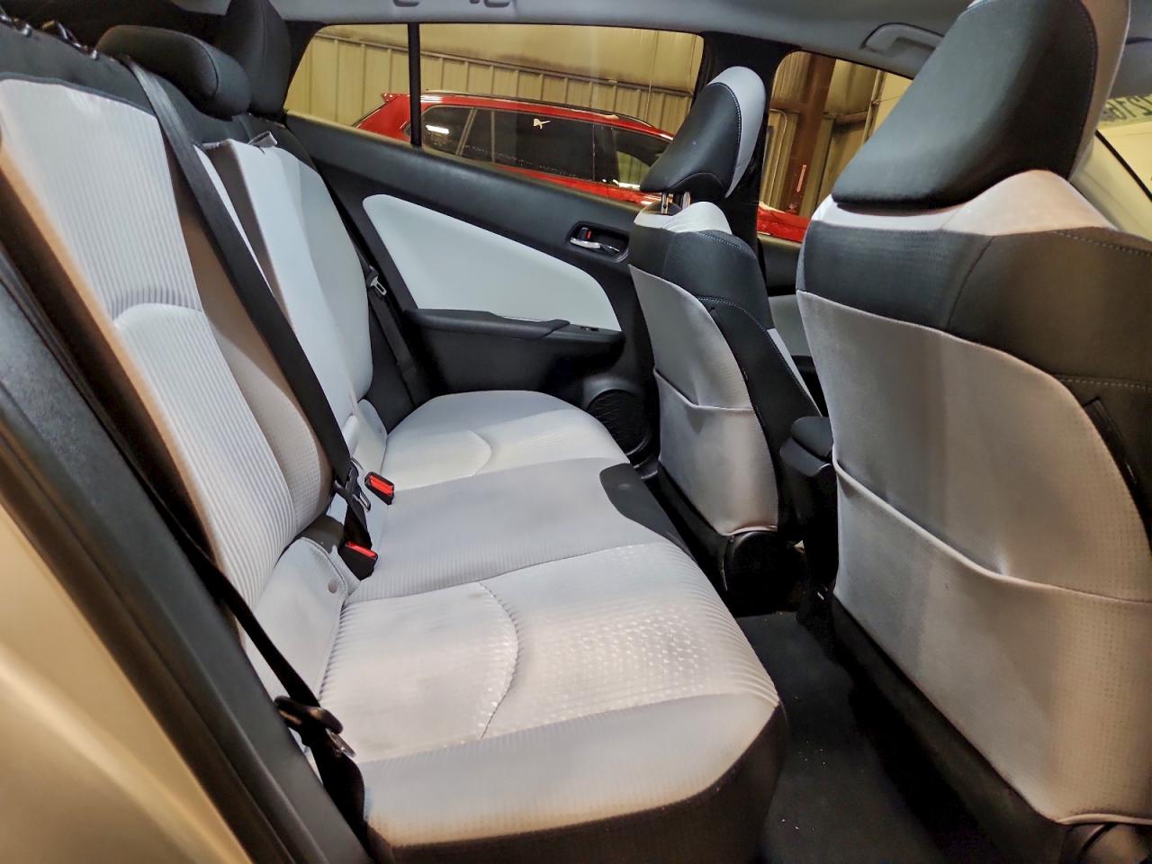 Toyota Prius Image 12