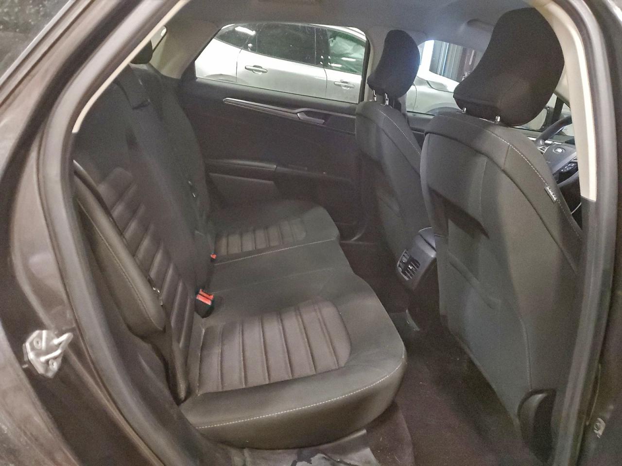 Ford Fusion Se Image 9