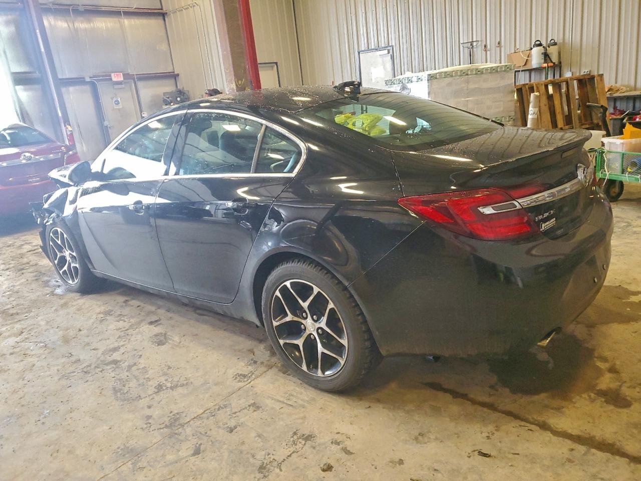 Buick Regal Sport Touring Image 2