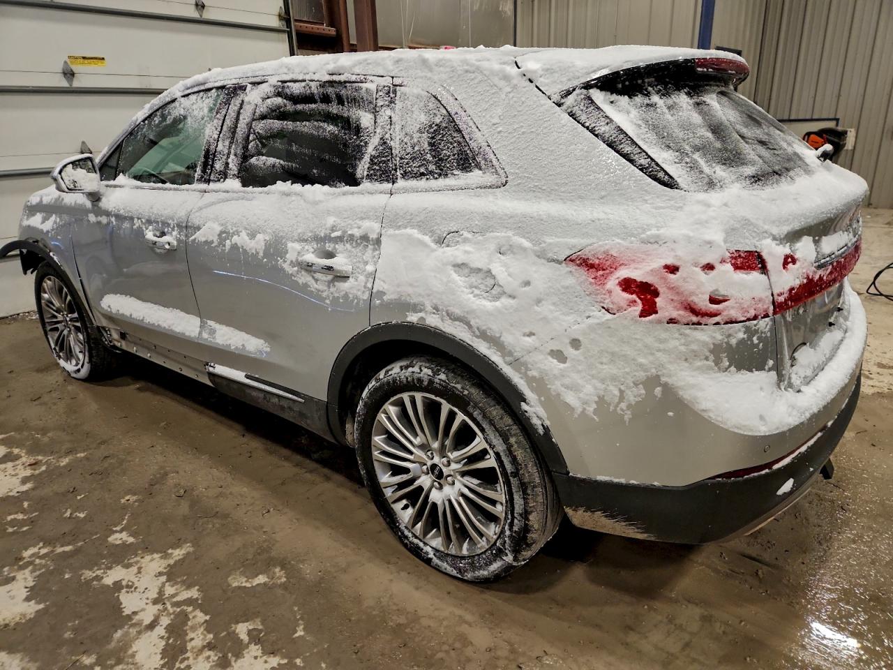 Lincoln MKX Reserve Image 2