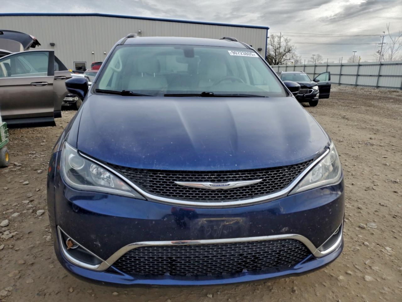 Chrysler Pacifica Touring L Image 5