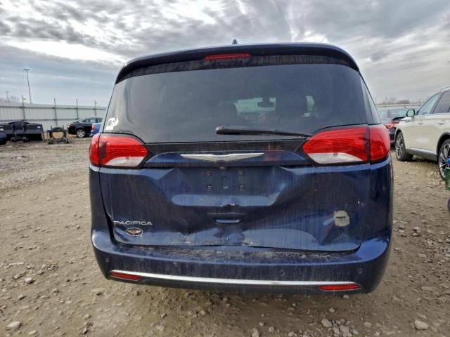 Chrysler Pacifica Touring L Image 2