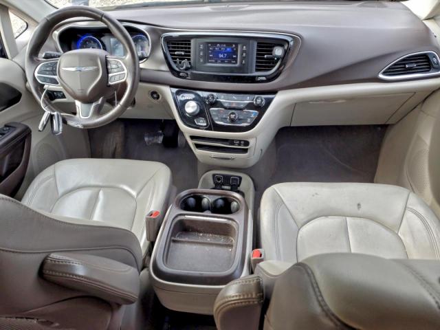 Chrysler Pacifica Touring L Image 7