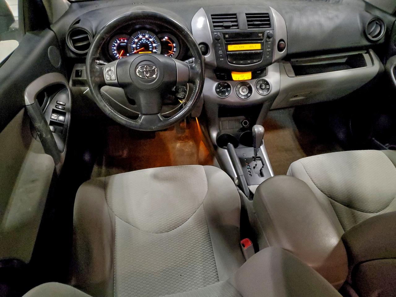 Toyota RAV4 Limited Image 11