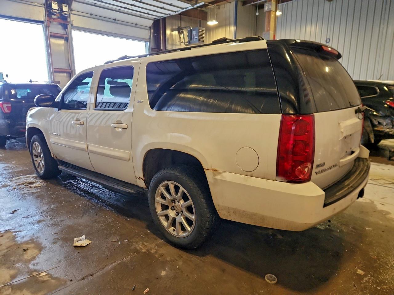 GMC Yukon K1500 Image 2