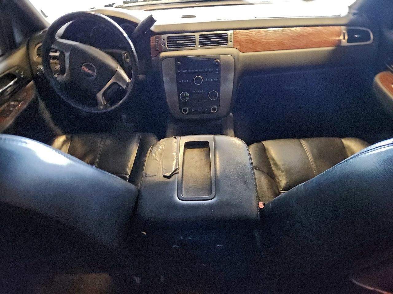 GMC Yukon K1500 Image 11